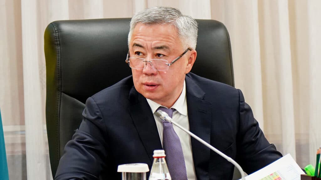 Жұманғарин: Үкімет бизнеске жалақыны көтеруді бұйыра алмайды / primeminister.kz, бильд-редактор: Дастан Шанай