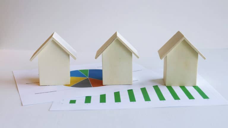 Казахстанцам хотят урезать квоту на социальное жилье: квартиры не продаются