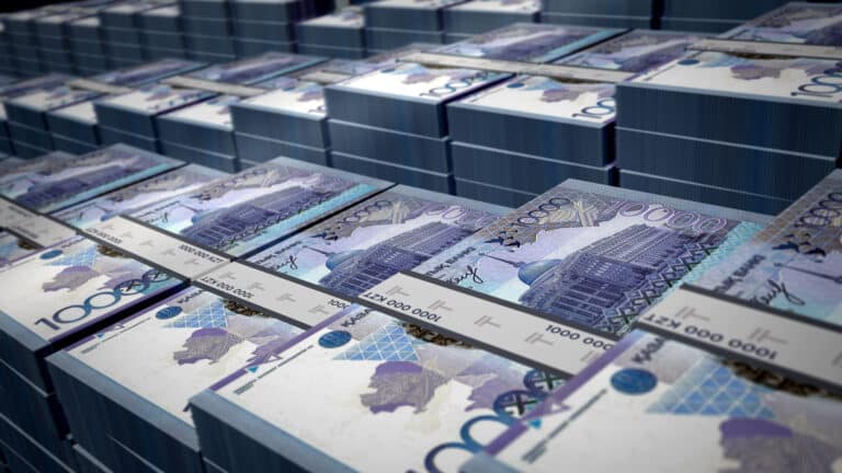 Через казахстанский банк «перегнали» 7 трлн тенге за рубеж – Токаев