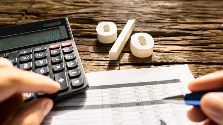 КГД разъяснил порядок снятия с учета по НДС при переходе на СНР