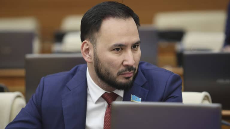 Депутат назвал причину трудностей с открытием новых заводов в Казахстане