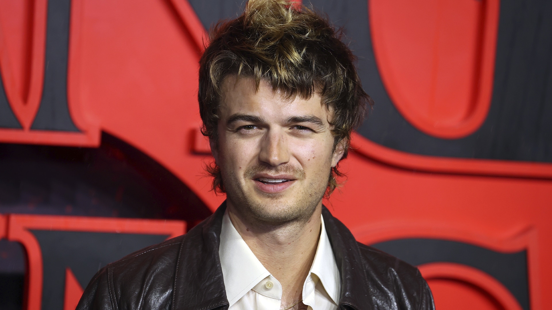 Актер из «Очень странных дел» может приехать в Алматы с концертом