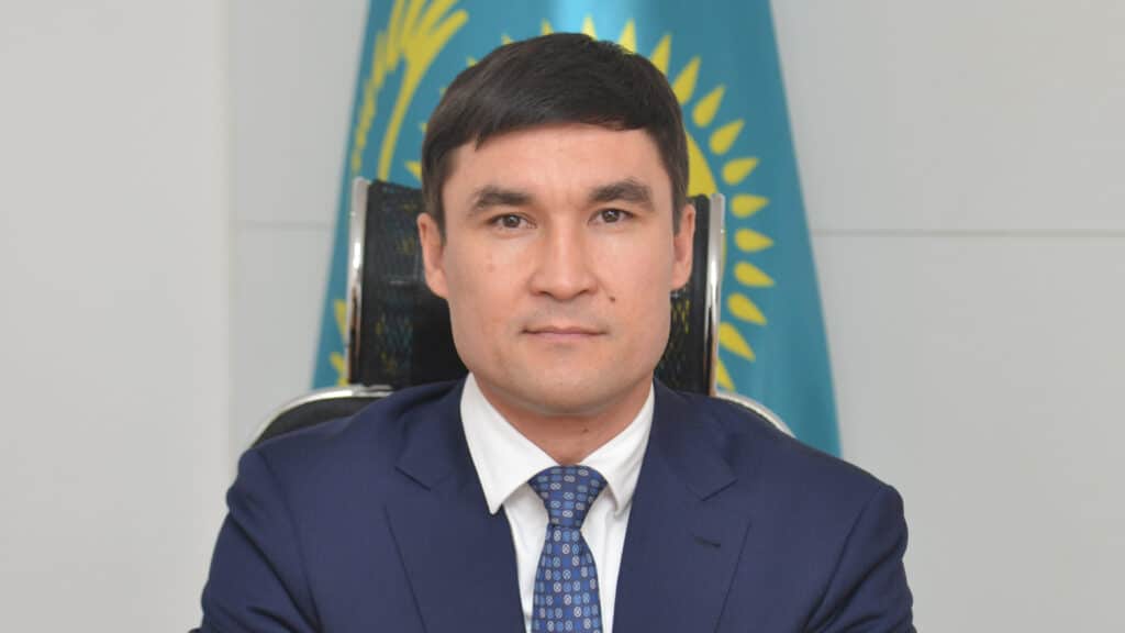 Олимпийского чемпиона Серика Сапиева избили в Караганде