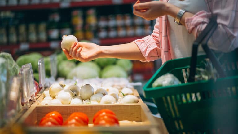 Цены на продукты пойдут вверх: торговую надбавку пересмотрят