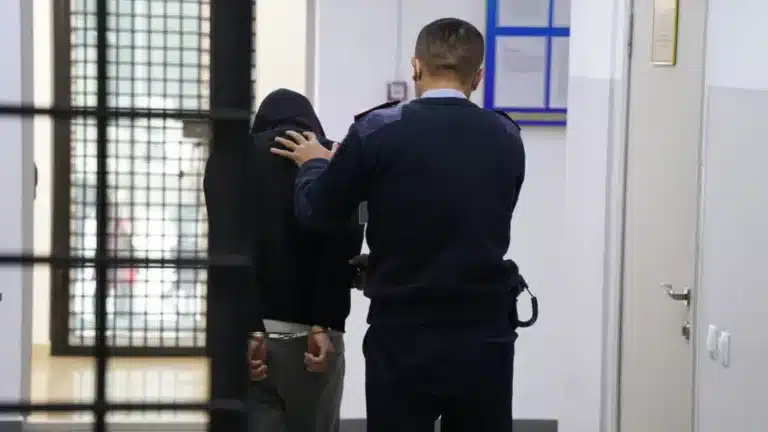 В Астане арестовали мужчину за мелкое хулиганство и возможный сталкинг