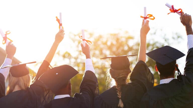 Школьницу из Астаны пригласили сразу 10 ведущих университетов мира