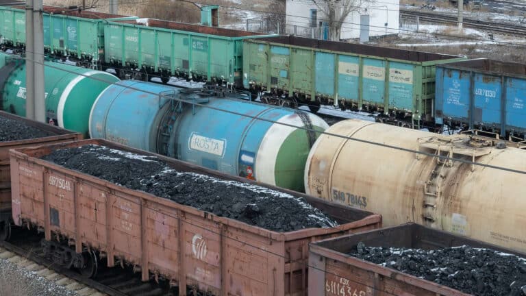 Аналитики не смогли объяснить аномальный рост перевозок в Казахстане