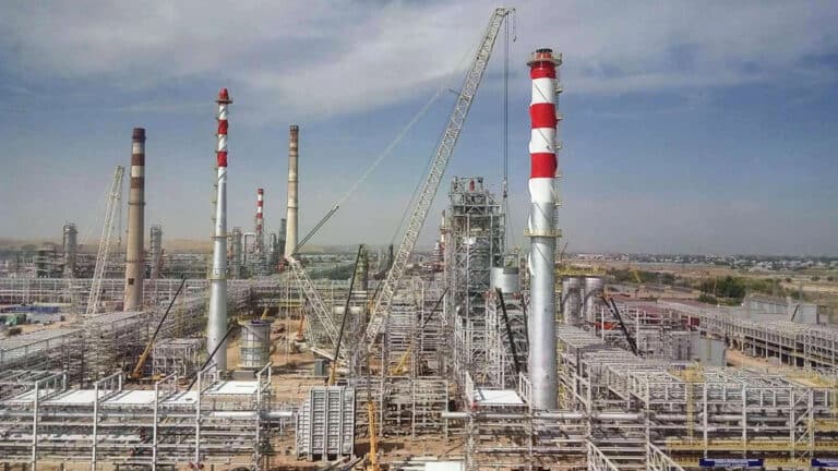 Грозит ли Казахстану дефицит бензина из-за ситуации на Шымкентском НПЗ