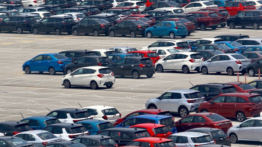 Ввоз легковых машин из России в Казахстан вырос в 2,5 раза