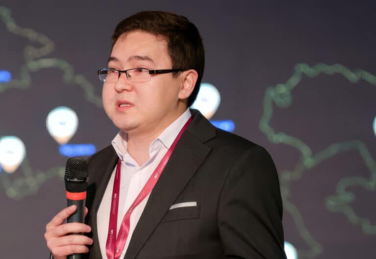 Объявленный в розыск казахстанец появился на стендап-шоу в Грузии