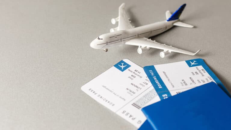 Почему не будут отменять невозвратные билеты, объяснили в КГА