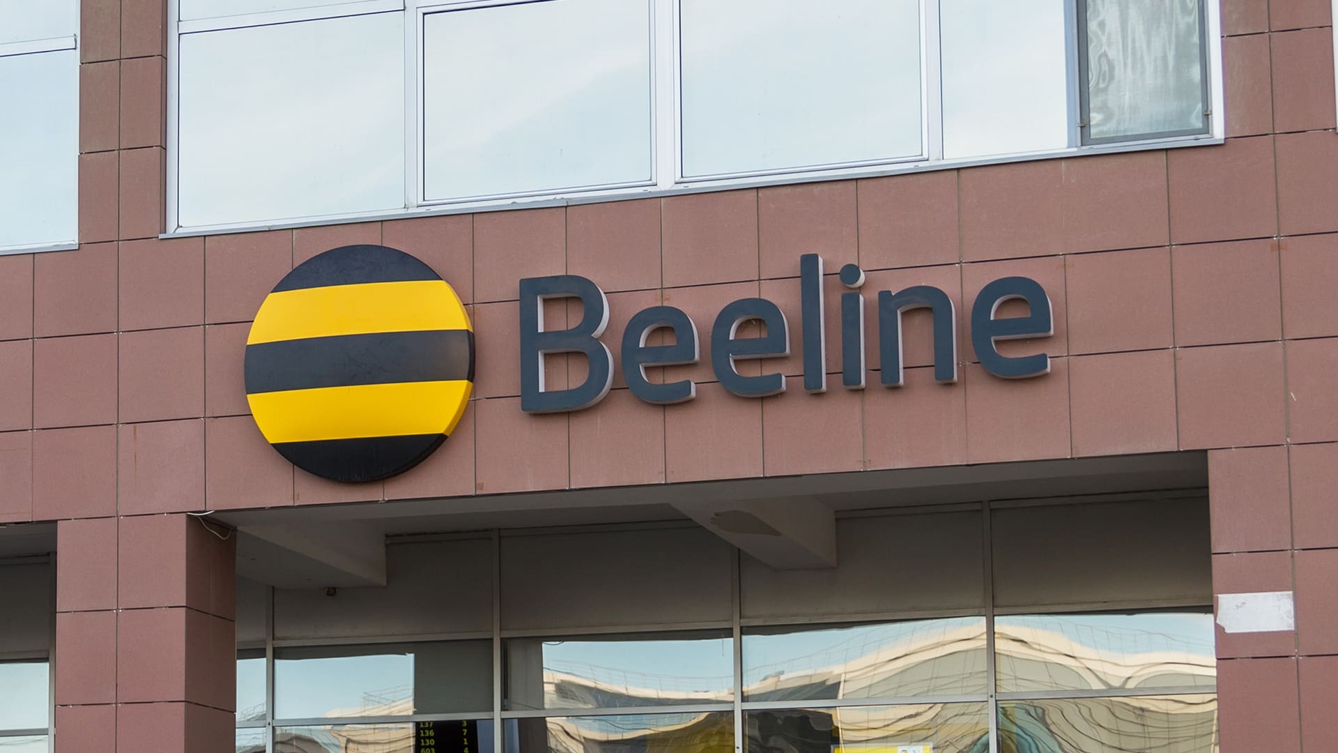 Beeline заставили вернуть деньги казахстанцам