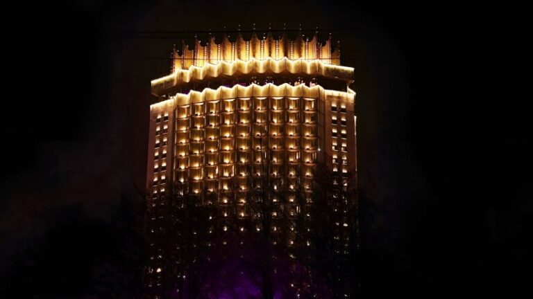 Главный архитектурный символ Алматы подсветили по-новому