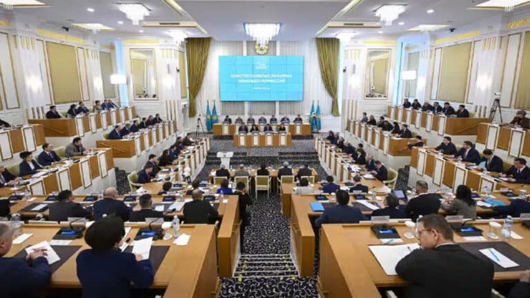 Қазақстан Халық кеңесінің құрамына кімдер кіреді