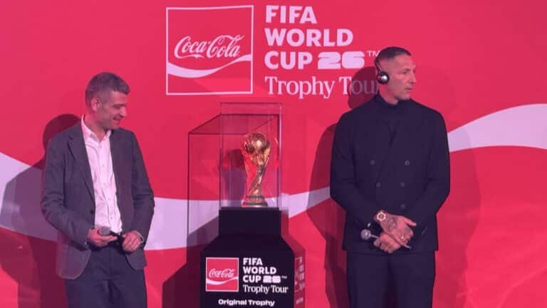 Марко Матерацци показал в Алматы золотой кубок Чемпионата мира по футболу