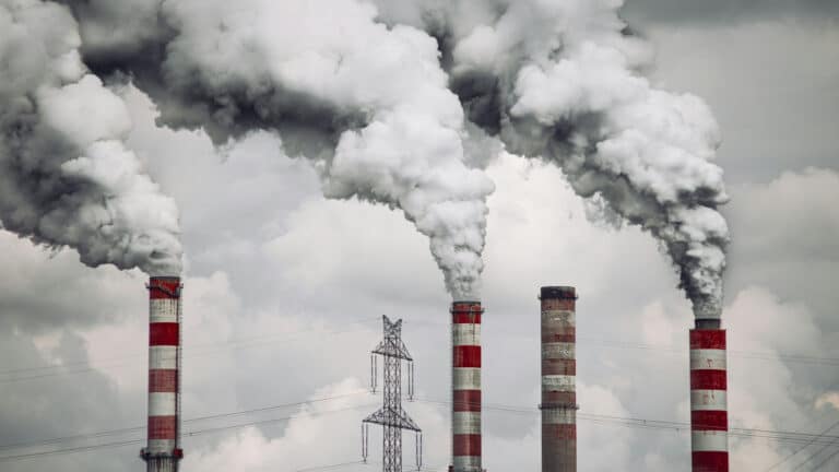 Аккенженов объяснил, почему лично контролирует проблемные ТЭЦ