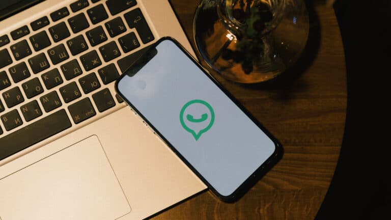 Мошенники научились получать доступ к WhatsApp казахстанцев без взлома