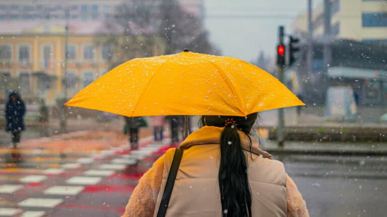 Резкое похолодание и сильные осадки накроют Казахстан