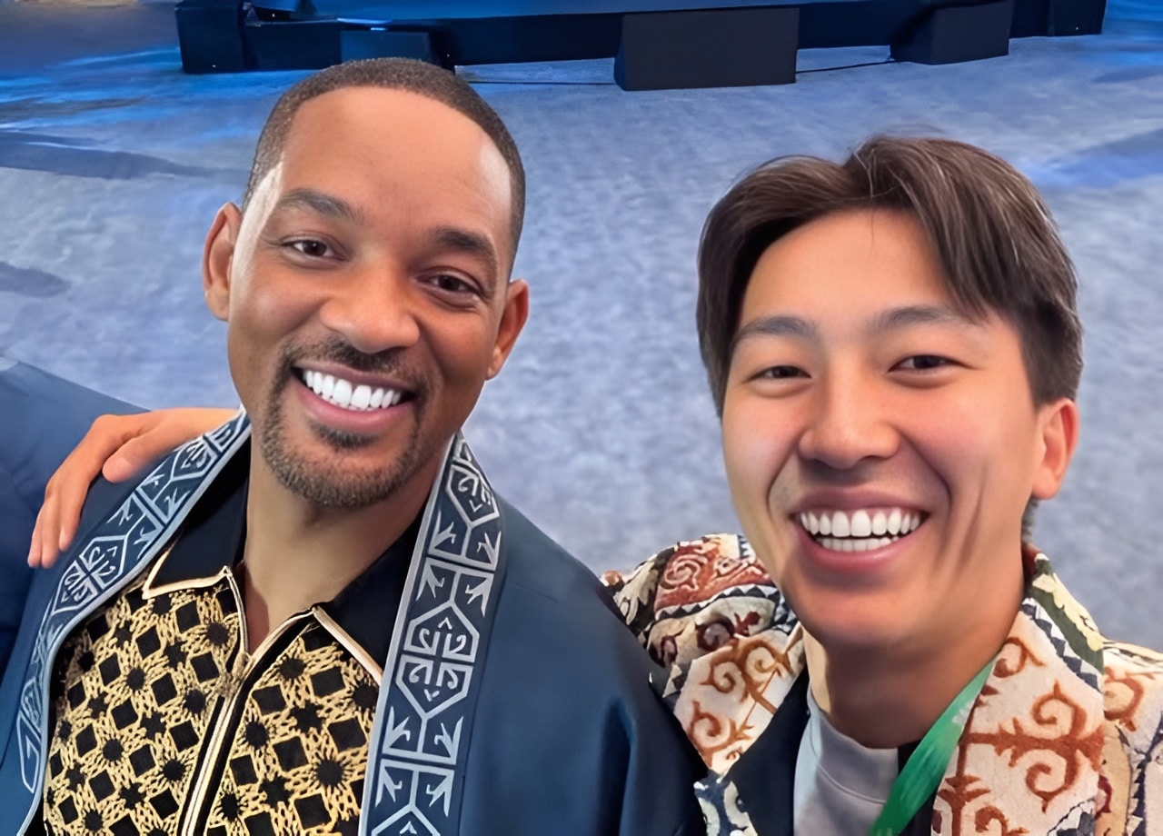 Уиллу Смитту подарили казахский чапан