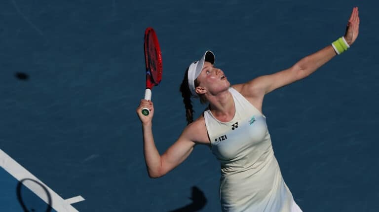 Рыбакина вновь разгромила Свентек и вернулась в полуфинал Australian Open