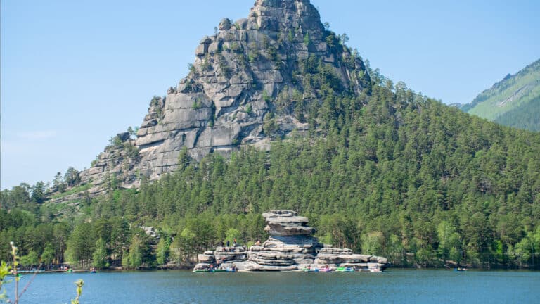 Семья экс-министра Маржикпаева незаконно заполучила земли в Бурабае