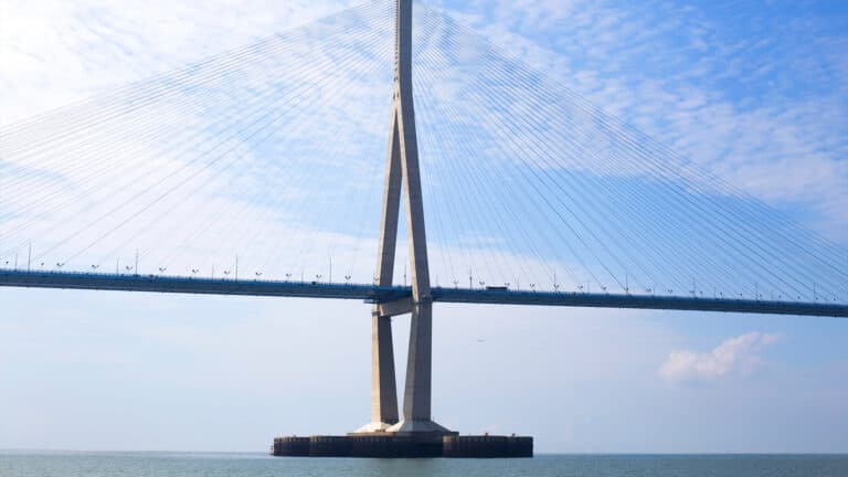 Казахстан строит новый мост за 8 млрд тенге, который облегчит путь от Китая до России