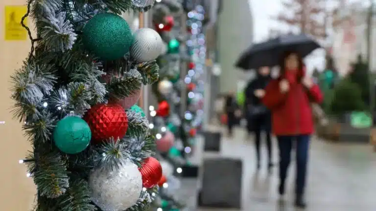 Новогодние дожди и гололед: казахстанцев вновь предупреждают о шторме