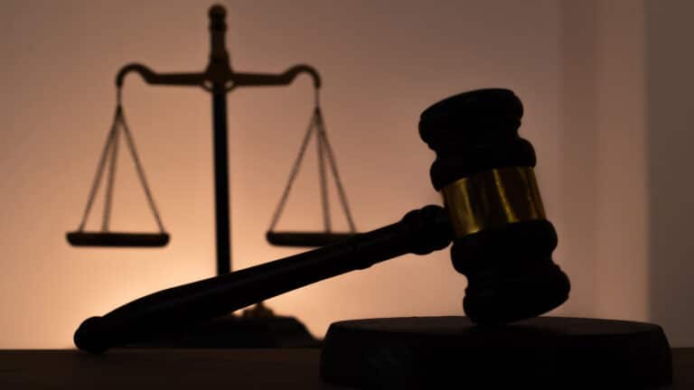 Казахстанца, избивавшего отца, осудили на 5 лет