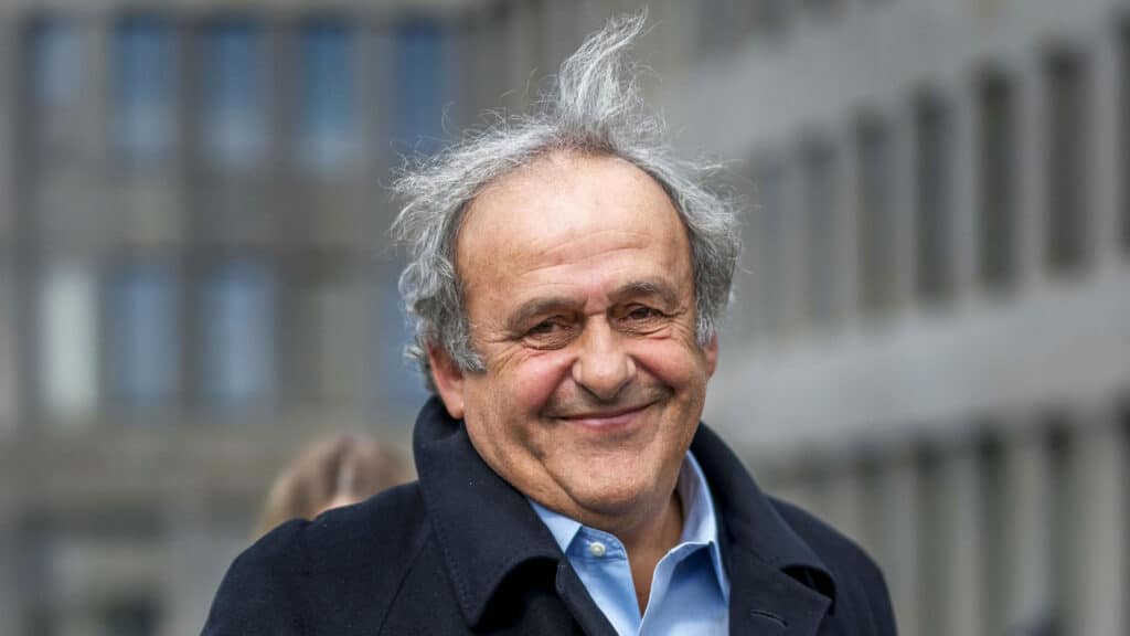 Трехкратный обладатель «Золотого мяча» Мишель Платини руководил УЕФА с 2007 по 2015 год