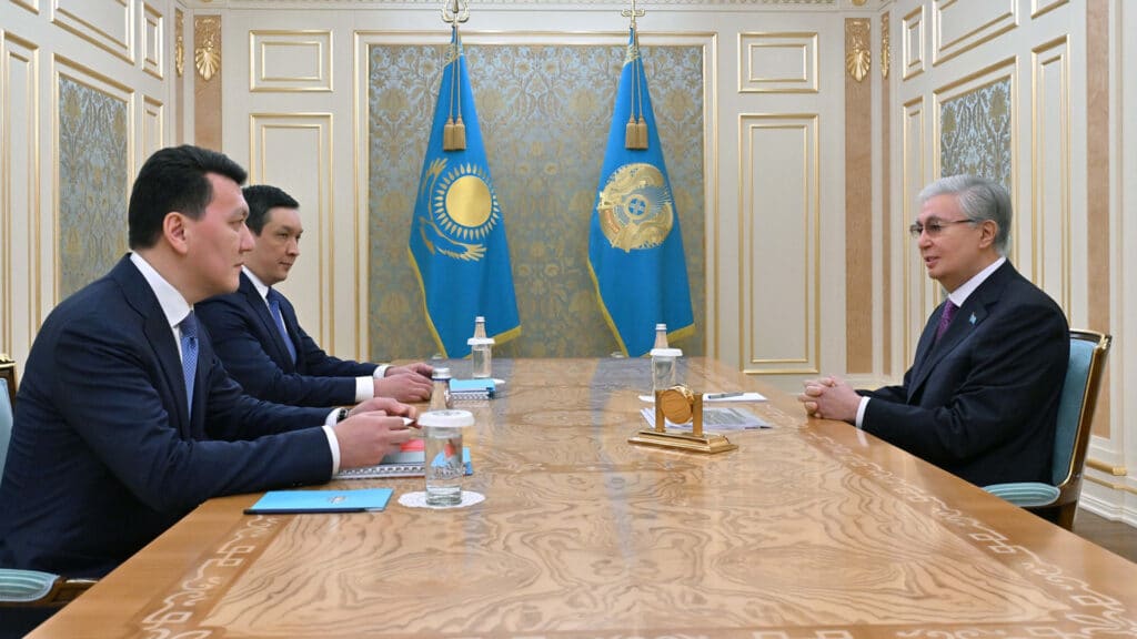 Токаев обсудил с Кариным парламентскую реформу в Казахстане
