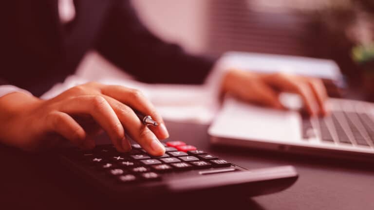 Казахстанцы жалуются на банки в пять раз чаще, чем на коллекторов