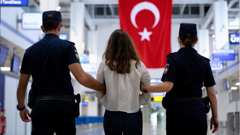 Подозреваемую в мошенничестве на 130 млн тенге экстрадировали из Турции