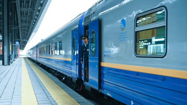 В Казахстане запустят дополнительные поезда летом 2026 года