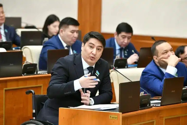 «Бәрі баяу жүрді»: депутат экс-министр Жақыпованың жұмысына баға берді