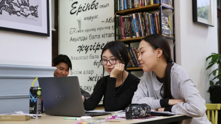 Алматы түні: қалада тағы екі кітапхана тәулік бойы жұмыс істейді