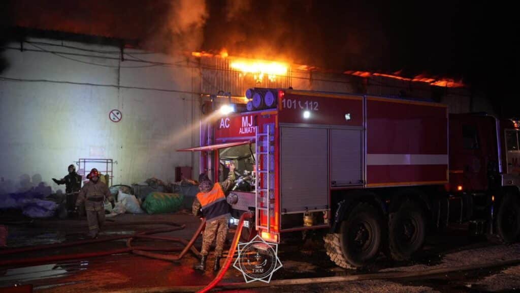 Алматы қаласында қойма өртенді