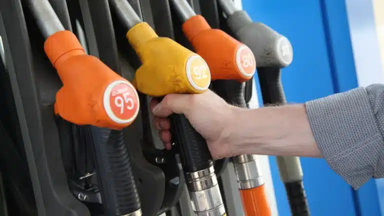 Қазақстанда бензин бағасына қатысты мораторий ұзартылуы мүмкін – сарапшы