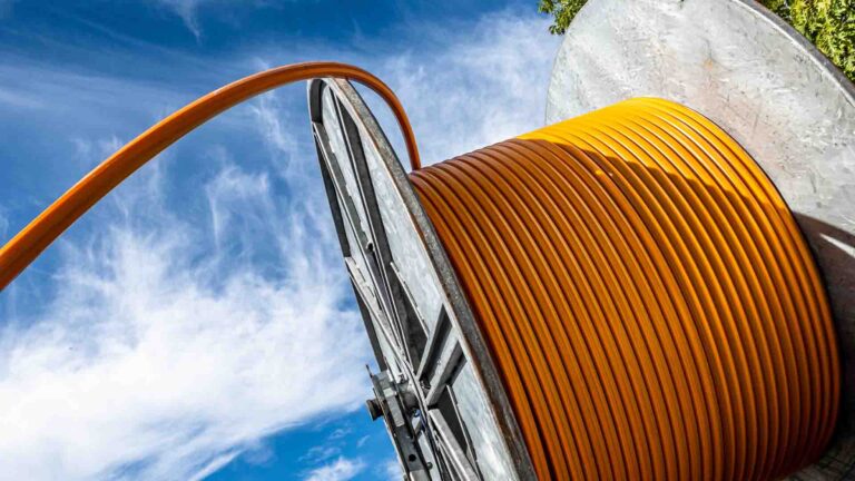 Каспий теңізі түбінен өтетін оптикалық желі құрылысы 2026 жылы аяқталады