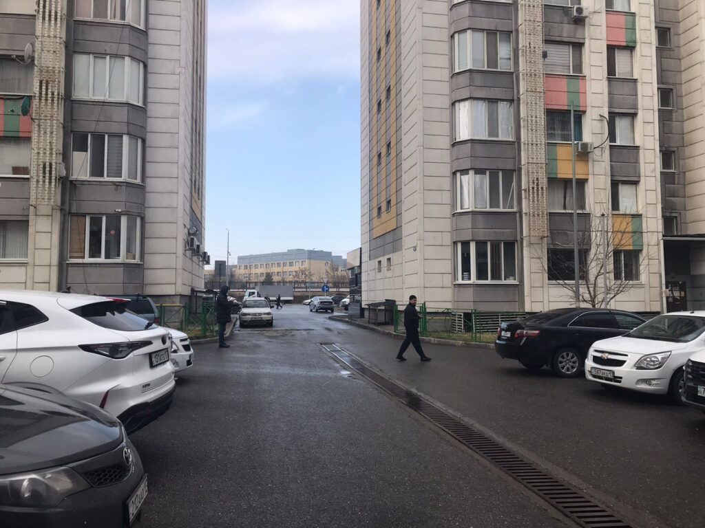 Шымкентте пышақтап кеткен бойжеткеннің денесі туыстарына берілді (видео)