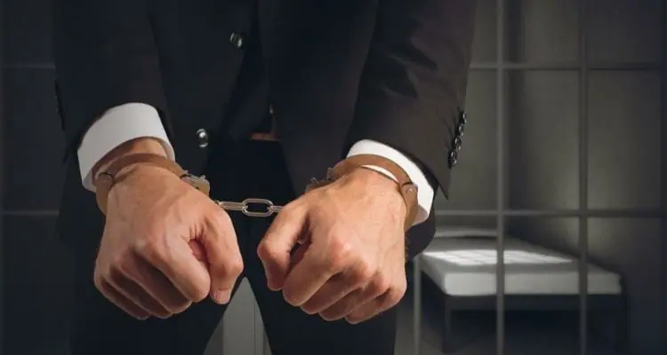 Подозреваемого в коррупции таможенника вернули из Испании в Казахстан