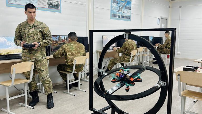 Елде дрон басқара алатын мамандарды даярлайтын әскери мектеп ашылды