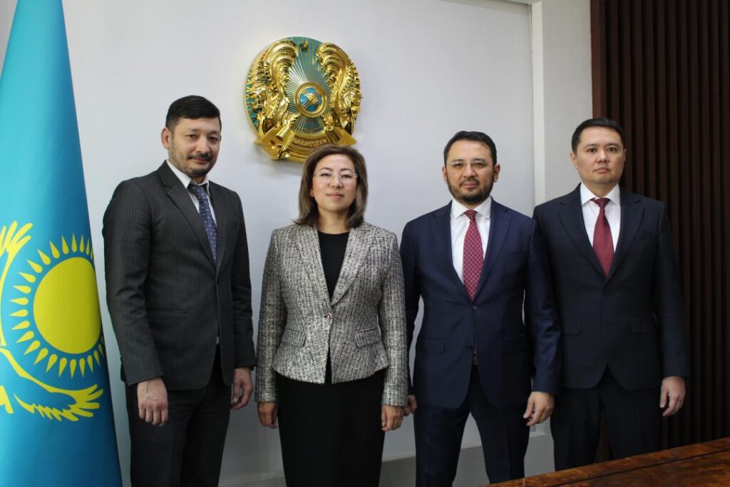 Мәдина Әбілқасымова ҚНРДА төрағасының жаңа орынбасарын ұжымға таныстырды / Фото: ҚНРДА