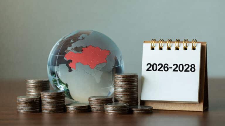 Зарплаты казахстанцев хотят поднять: экономист усомнился в достижимости цели