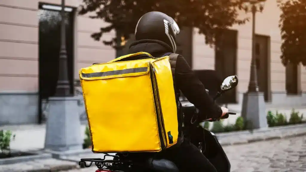 Қазақстандықтар курьер мен поштамен жеткізу қызметіне қанша ақша жұмсайды