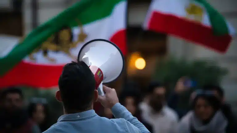 Елде бейбіт жиындарды өткізу құқығын қайта қарау ұсынылды