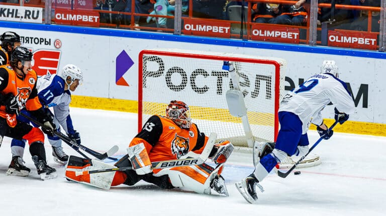 «Барыс» вел в счете, но проиграл «Амуру» в Хабаровске