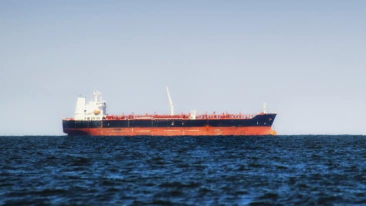 АҚШ Ресейдің санкцияға іліккен тағы бір мұнай танкерін ұстады