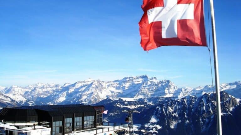 Швейцария курортында жарылыс: 40 адам қаза тауып, 100 адам жарақат алған