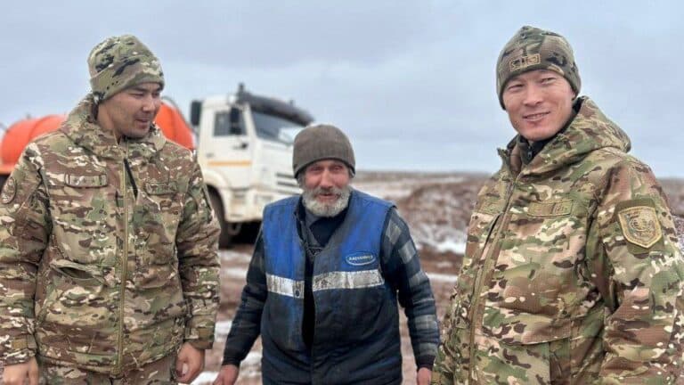 Двух пропавших в области Ұлытау пенсионеров нашли живыми