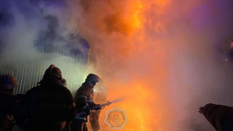 В Караганде спасатели предотвратили взрыв на автостоянке